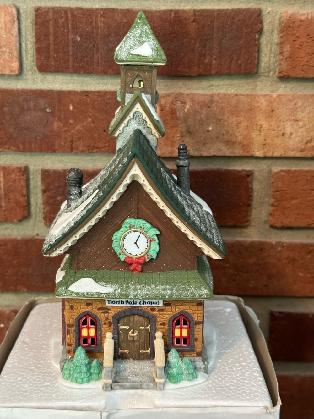Vtg 1993 Dept 56 North Pole Village Series “North Pole Chapel" Porcelain Works - Picture 3 of 9